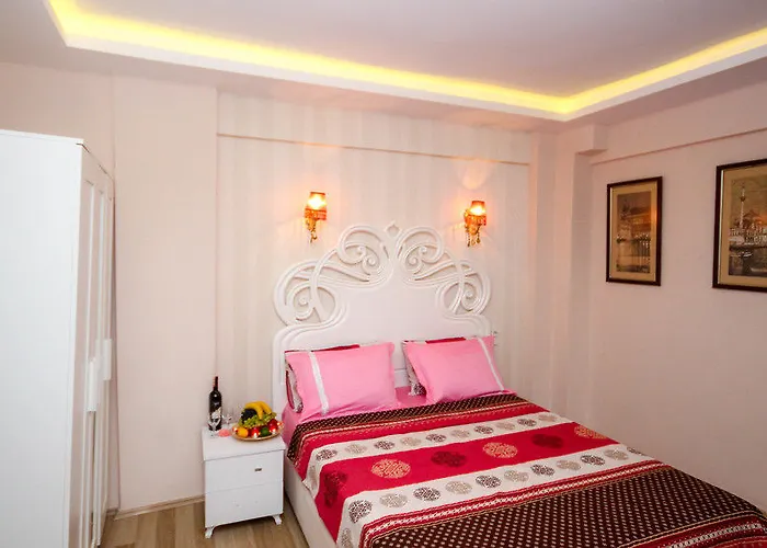 Mini House Hotell 3*