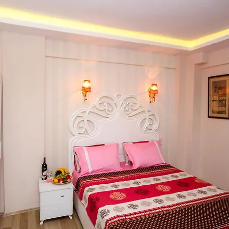 Mini House Hotel 3*
